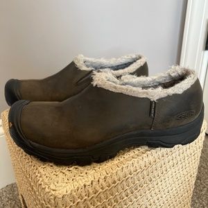 Keen Dry Women's slip on boot, grey/black size 9M